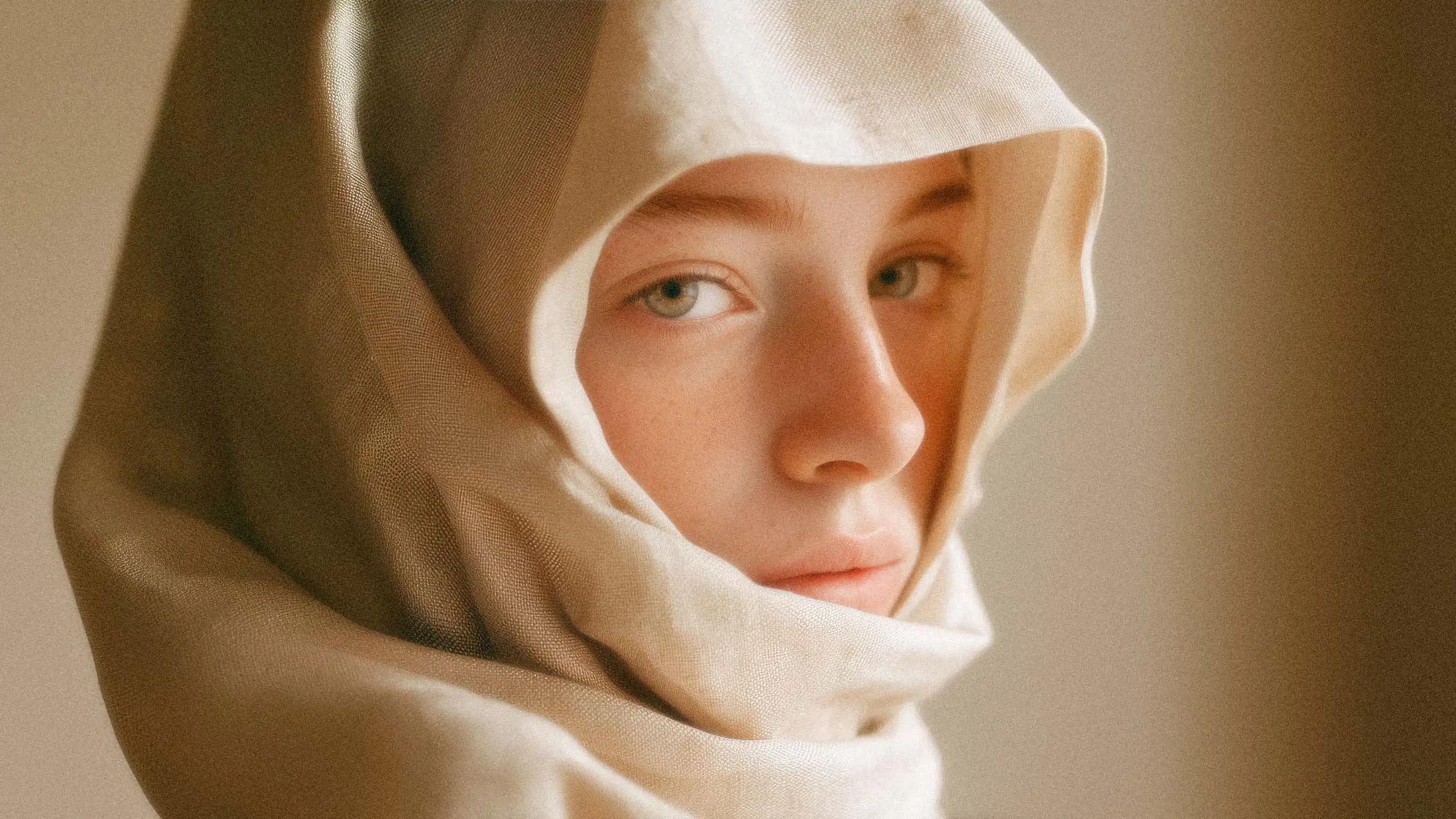 Professionel fotograf i København – moderne kommerciel portræt- og kampagnefotografi med æstetisk og filmisk stil