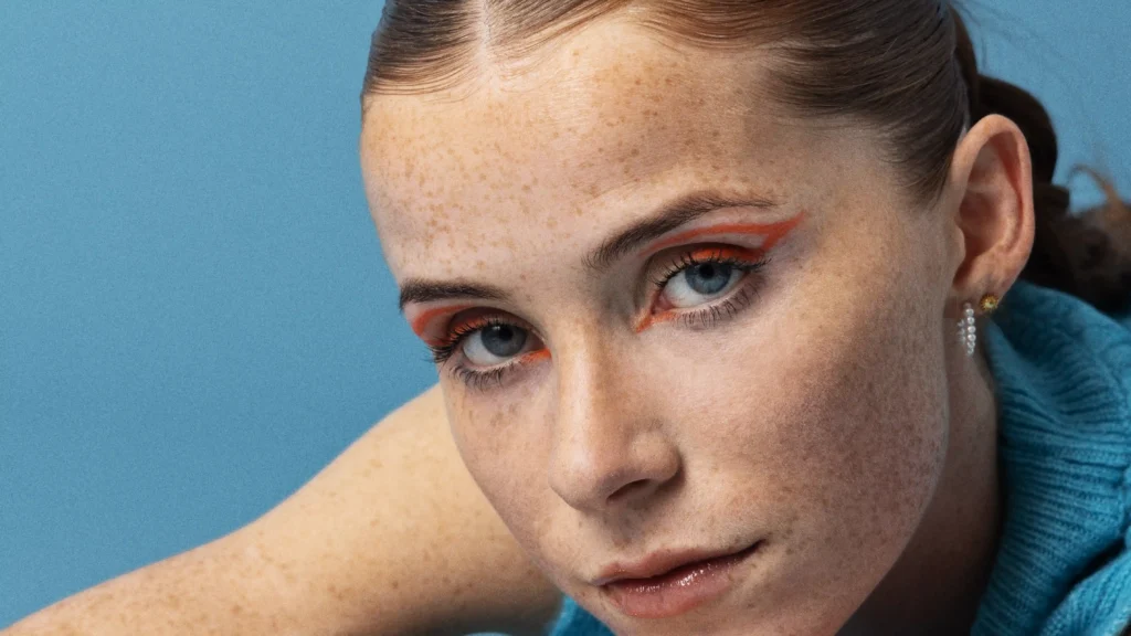 Editorial fashion lookbook for IX Studios med naturligt lys, rene linjer og et moderne, skandinavisk udtryk.