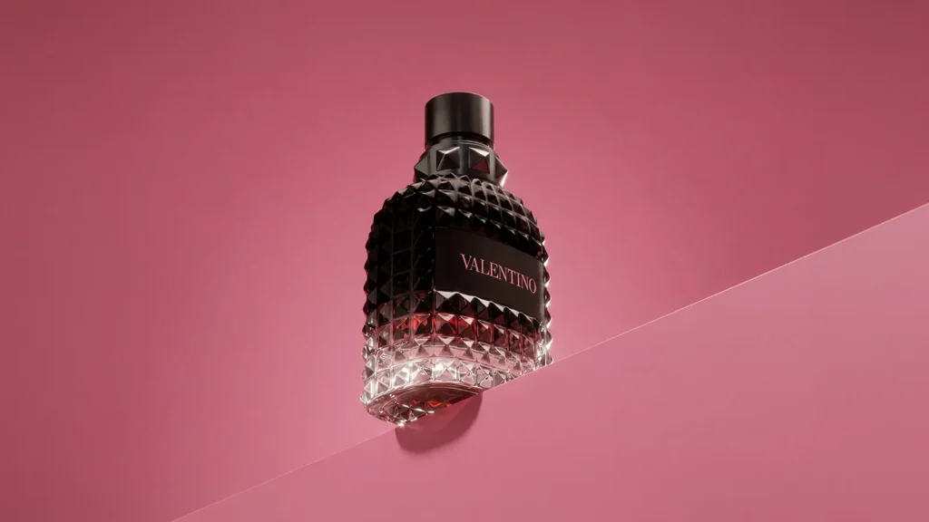 Valentino parfumekampagne fotograferet af Nineties™ med fokus på lys, tekstur og luksuriøs stemning