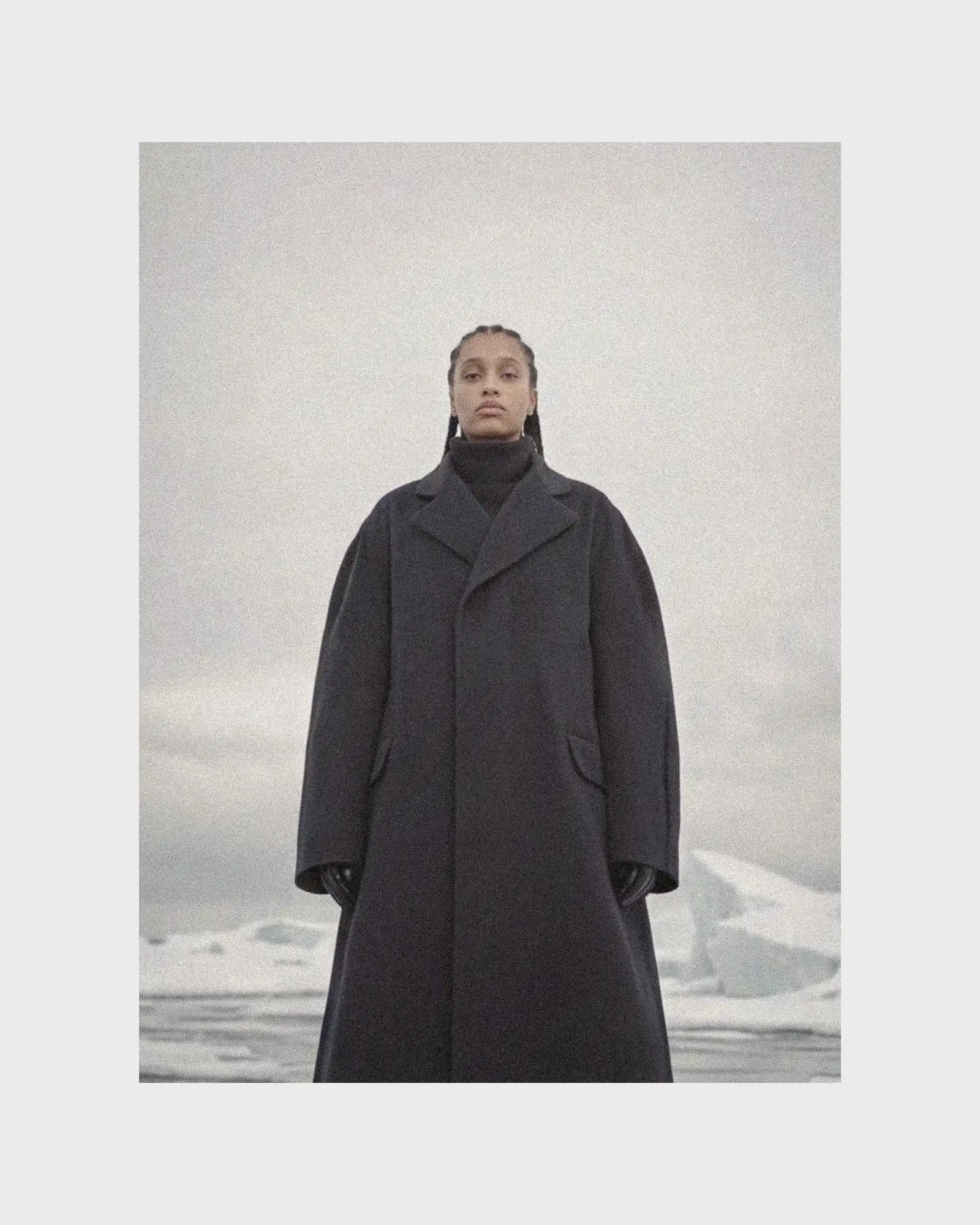 Shop 19 nineties editorial fashion arctic minimalism 01 Shop