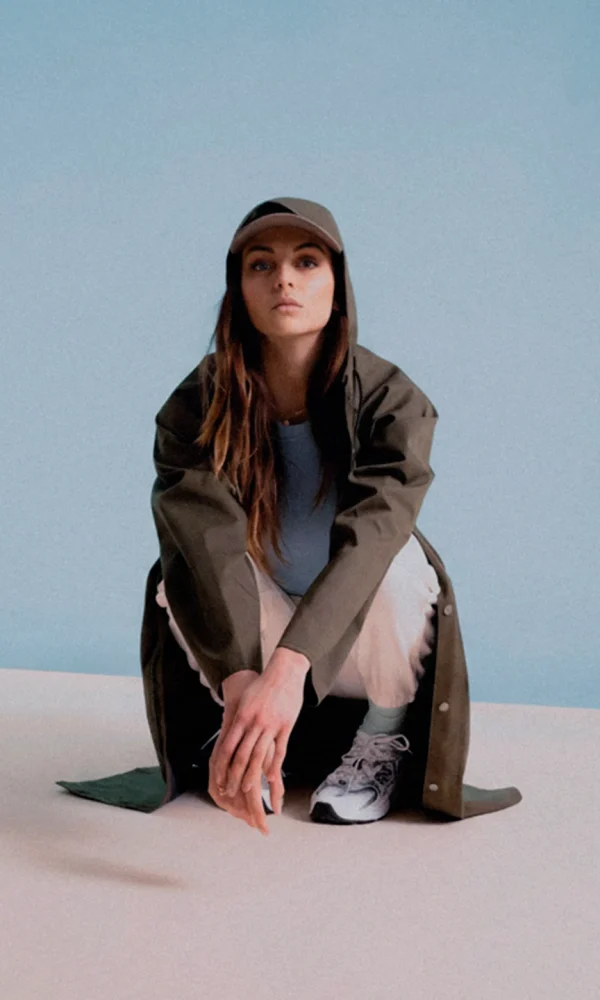 Fotograf 2 Editorial fashion lookbook for Selfhood med cinematic lys og et minimalistisk, skandinavisk udtryk.